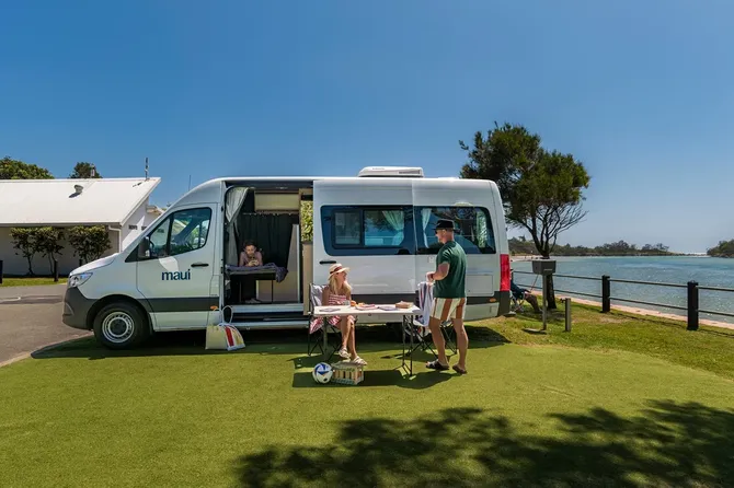 Maui Ultima Plus Motorhome 2+1 Berth